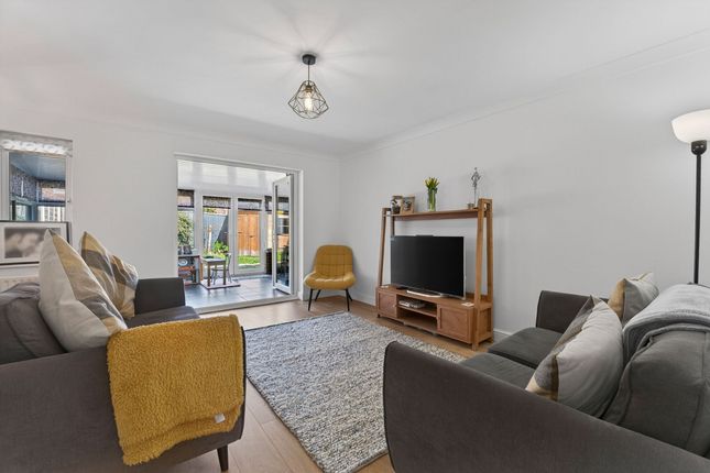 16, Inham Close, Corby photo 4