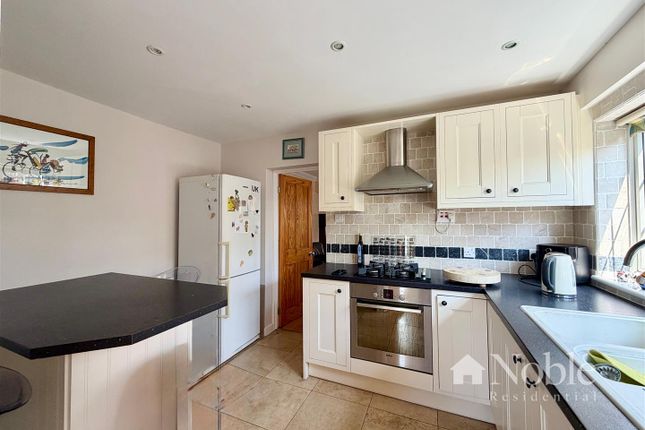 102, Albert Road, Romford photo 4