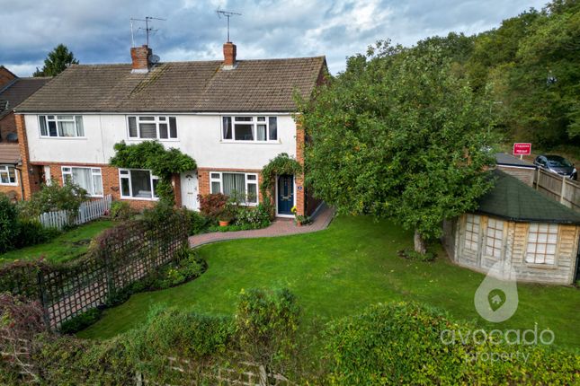 14 Bonners Close, Woking, Surrey photo 2