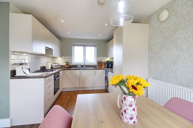 41, Topaz Lane, Aylesbury photo 4