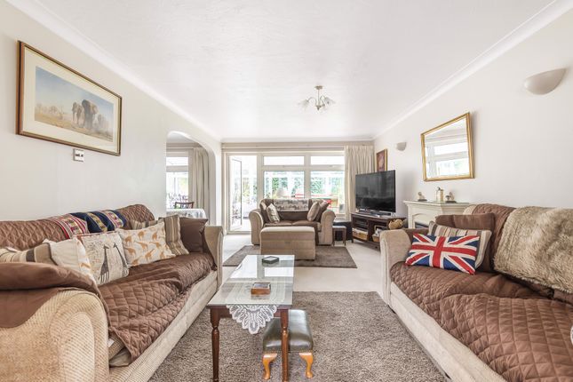 3, Oak Tree Close, Hampshire photo 3