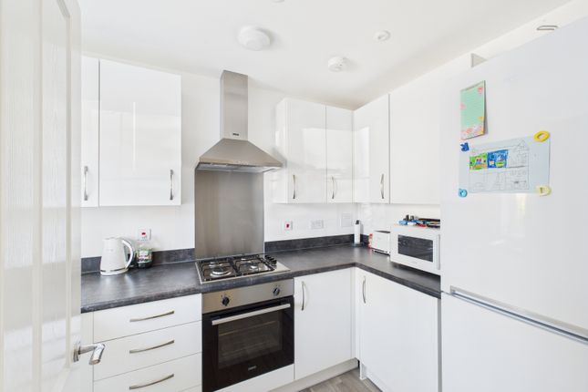34 Phoenix Drive, Warsash, Southampton photo 4