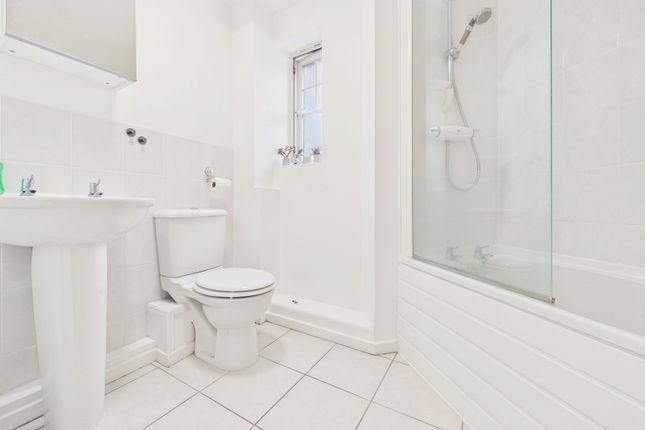 56 Ovett Gardens, Gateshead photo 3