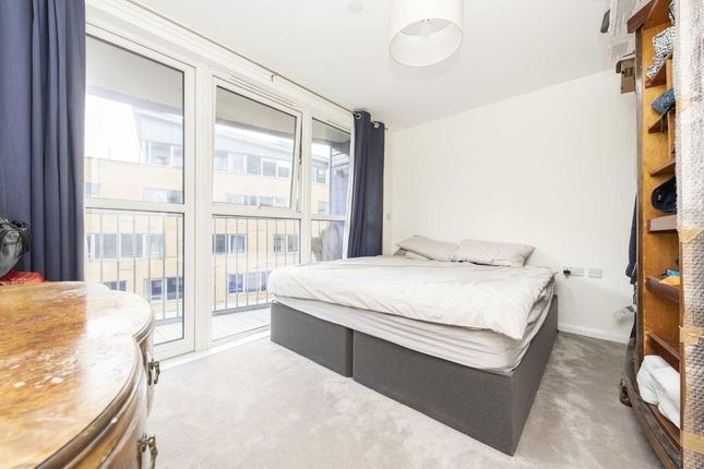 Flat 11, 3, Queensland Road, London photo 4
