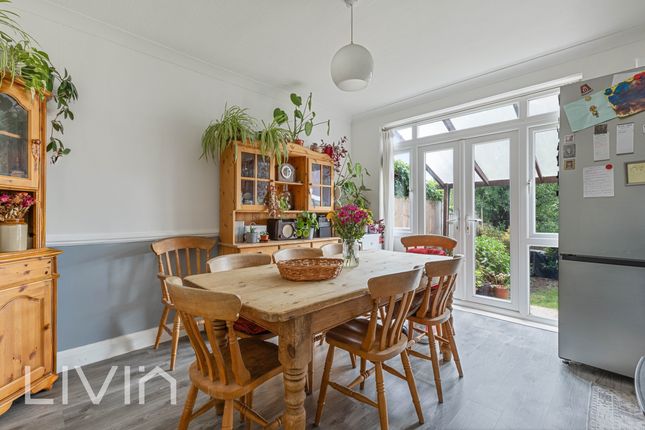 42 Norbury Cross, London photo 3