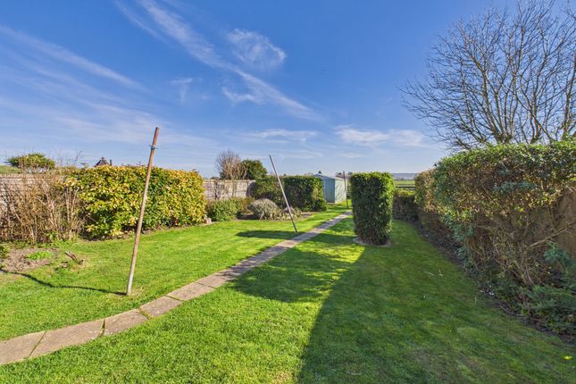 26 Chiltern Avenue, Aylesbury photo 2