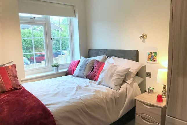 Room To Rent In The Red Room 1 Chiltern Walk Tunbridge