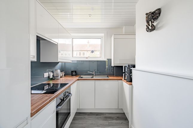 38/2, Silverknowes Crescent, Edinburgh photo 3