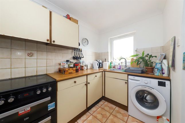 Flat 5, 32 High Street, West Drayton photo 4