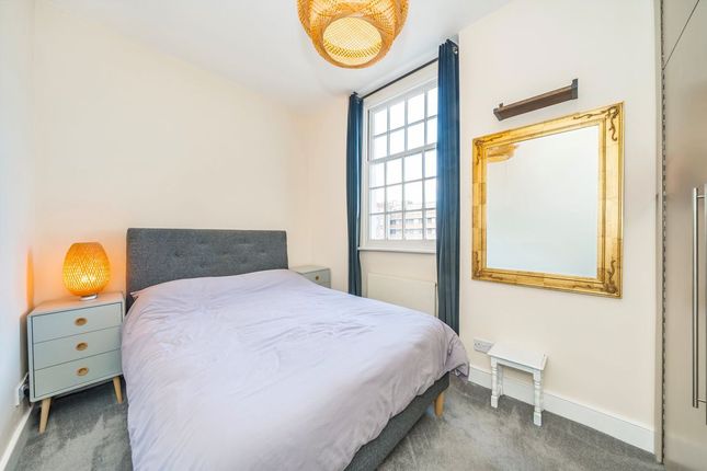Flat 12, 79-81, St. Georges Drive, London photo 2