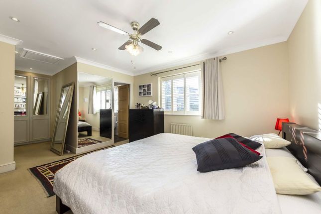 27, Crofton Avenue, London photo 4