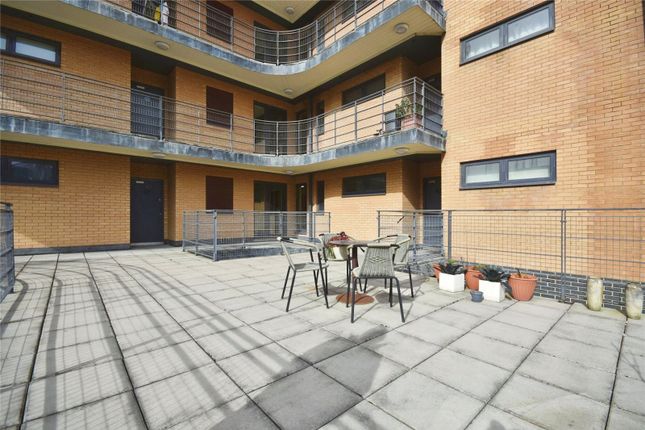 Flat for sale in Thorn Walk, Reading