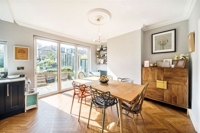 25, Holme Lacey Road, London photo 4