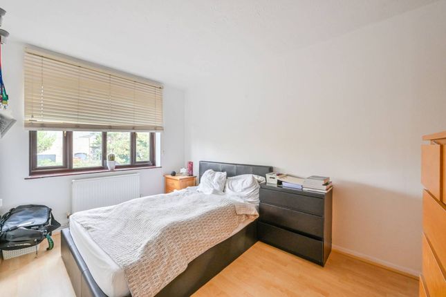 Property for sale in Discovery Walk, Wapping, London