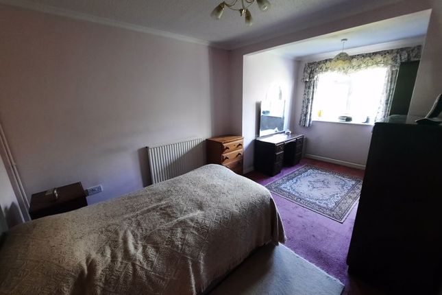 End terrace house for sale in Evesham Avenue, Yeovil