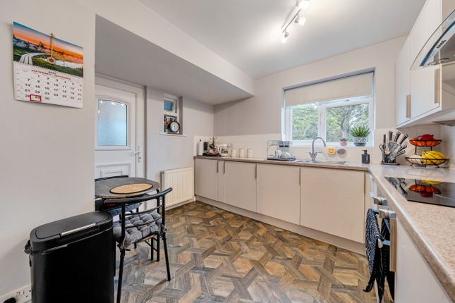 51, Chaucer Avenue, West Yorkshire photo 4