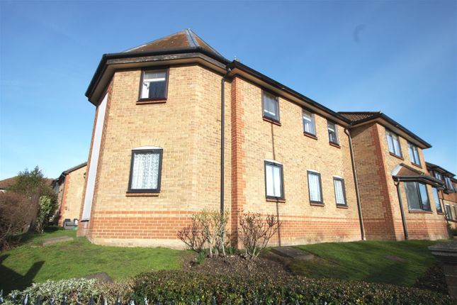 30, Park lodge, Queens park ave, Billericay photo 3