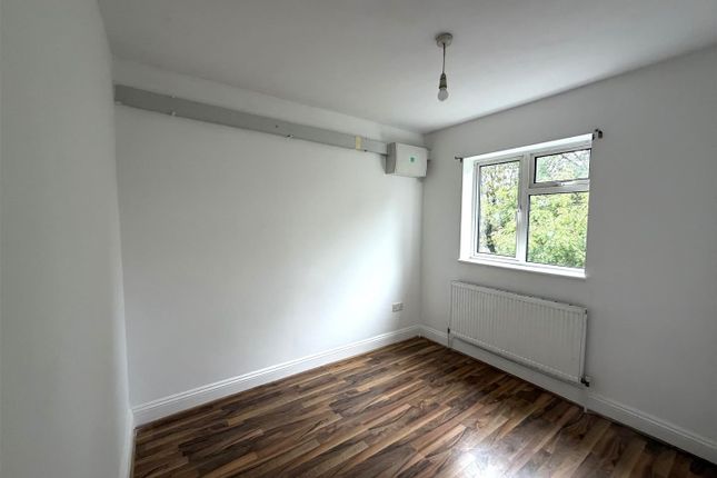 Lady Margaret Road, Southall photo 3