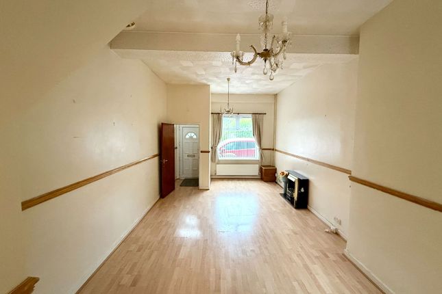 24, Commercial Street, Caerphilly photo 3