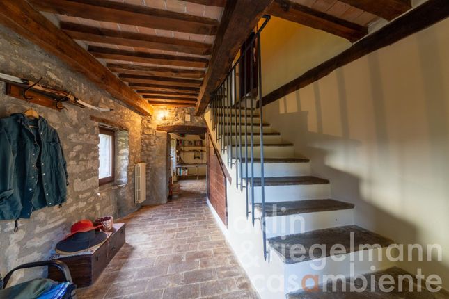 Country house for sale in Italy, Umbria, Perugia, Pietralunga