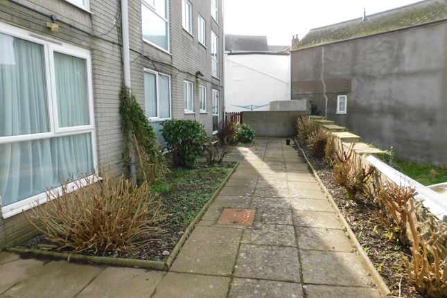 Thumbnail Flat to rent in Victoria Road, Ilfracombe
