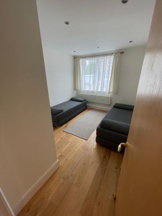 Flat to rent in N Bank, London