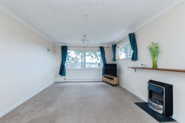 Flat 8, Byron Court, Library Road, Ferndown photo 2