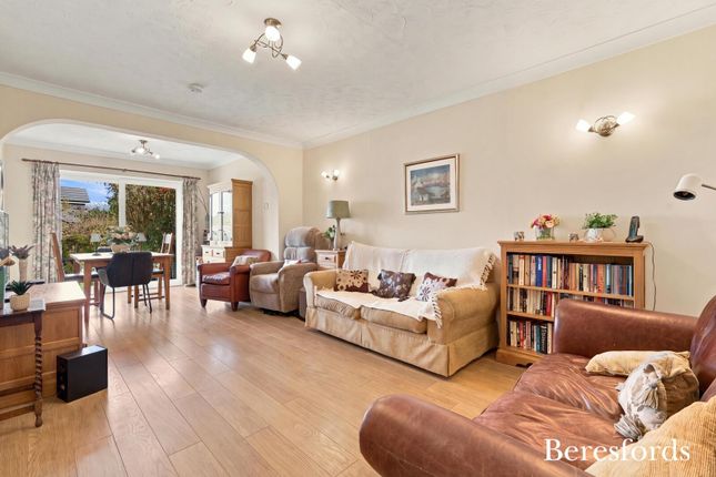 92, Woodland Avenue, Brentwood photo 4