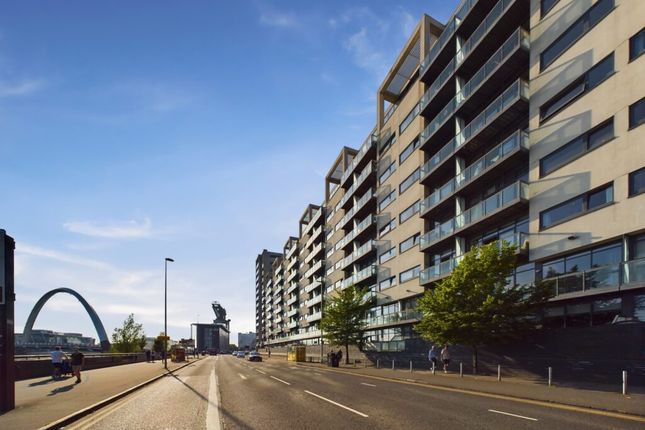 Thumbnail Flat for sale in 2/2, 100 Lancefield Quay, Glasgow