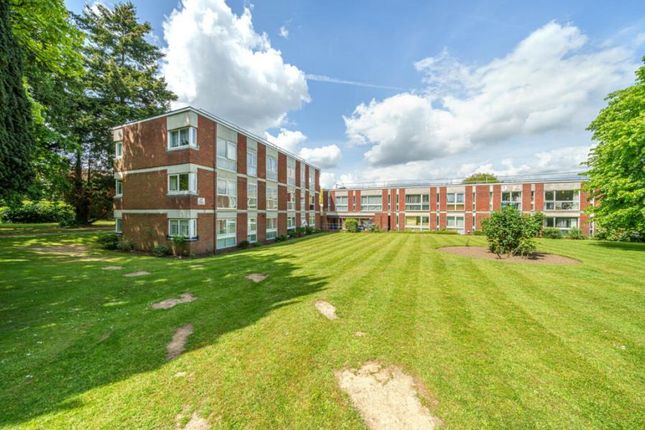 Thumbnail Flat to rent in Brantwood Gardens, West Byfleet