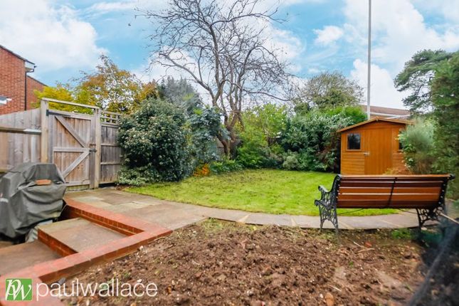 4, Charlton Close, Hoddesdon photo 4