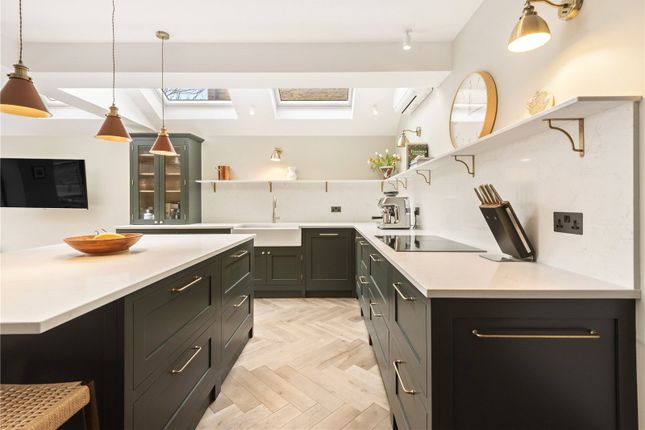 Flat B, 133, Tooting Bec Road, London photo 3
