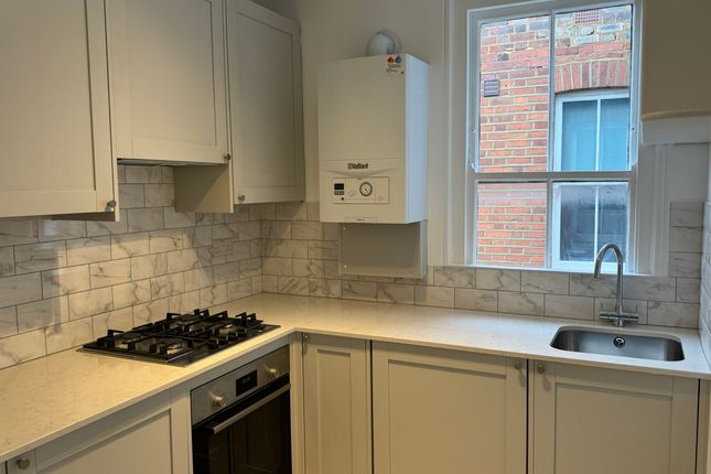 Thumbnail Flat to rent in New Kings Road, London
