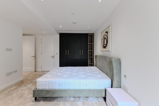 Flat to rent in Siena House, Bollinder Place, London