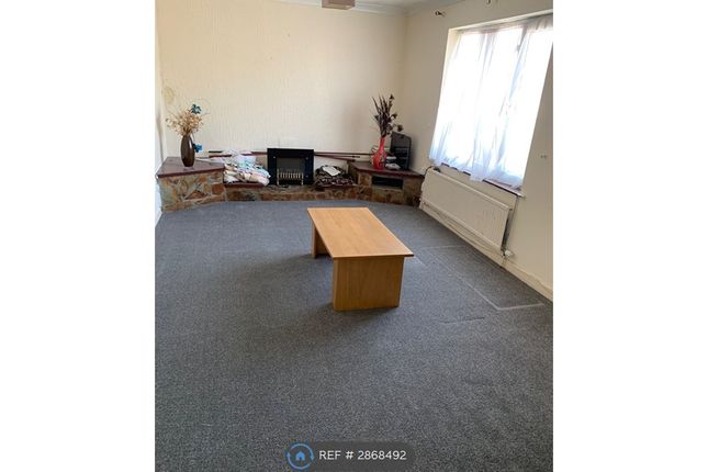 Flat, Llangyfelach Road, Treboeth, Swansea photo 5