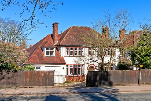 Thumbnail Detached house for sale in Walsworth Road, Hitchin
