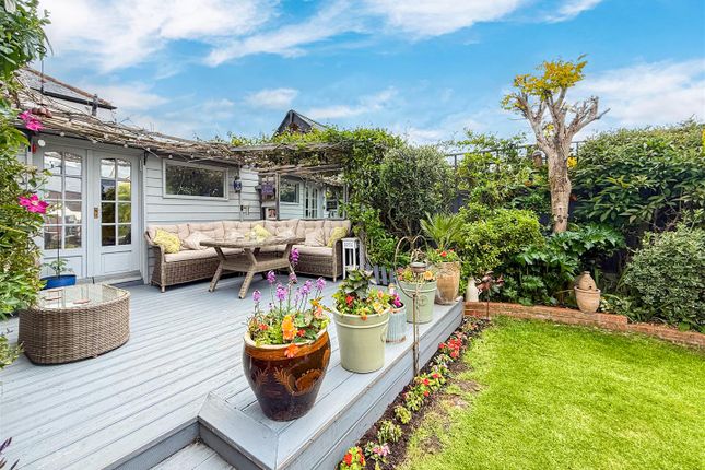 27, Chapel Road, Burnham-On-Crouch photo 2