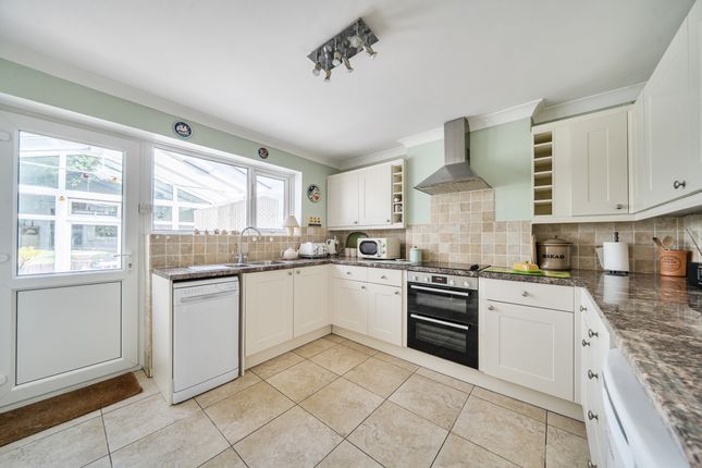 Langleys, Blackhouse Road, Colgate photo 4