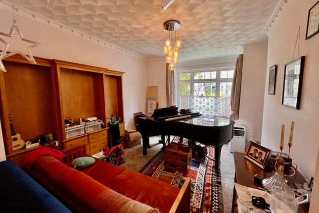 18, Dudley Gardens, West Ealing photo 2