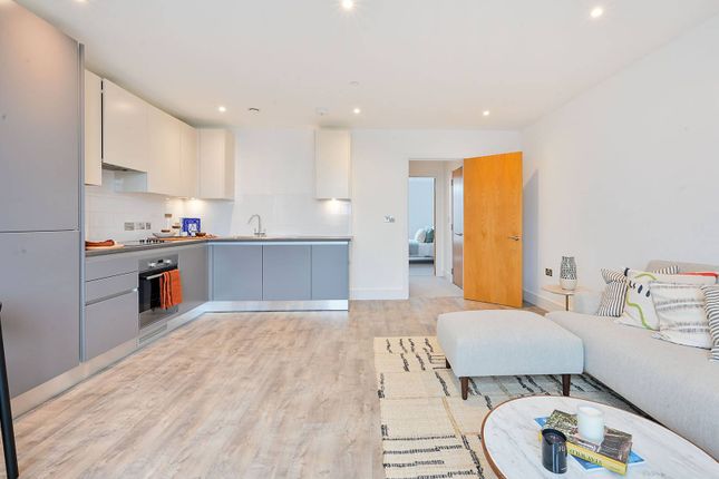 Flat for sale in Talisker House, Acton, London