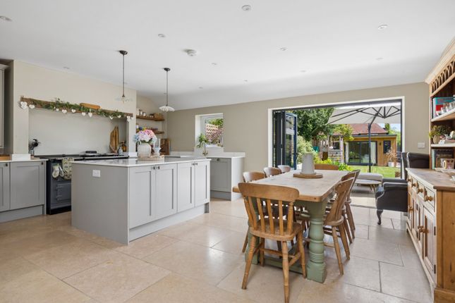 5, Binhams Meadow, Godalming photo 2