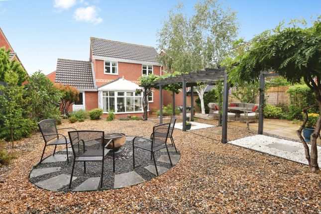 35, Swan Drive, Droitwich photo 3