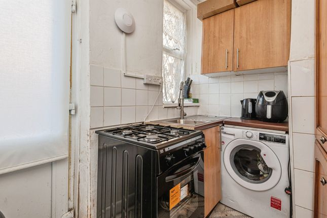 600, Wakefield Road, Huddersfield photo 4