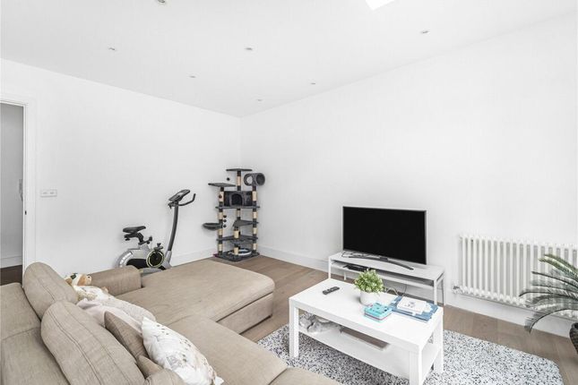 Flat to rent in Balfour Lofts, Elephant &amp; Castle