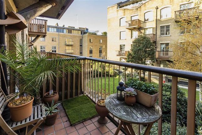 Flat 115, The Circle, Queen Elizabeth Street, London photo 2