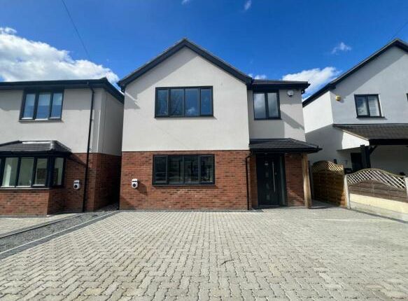 Thumbnail Detached house for sale in South Drive, Warley, Brentwood