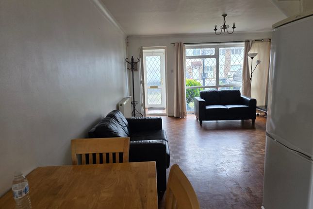 Sheepcote Close, Hounslow photo 4