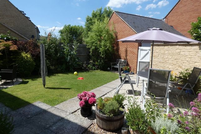 1, Wayward Lad Close, Cheltenham photo 2