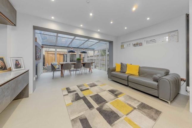 Thumbnail Property for sale in Osier Crescent, London