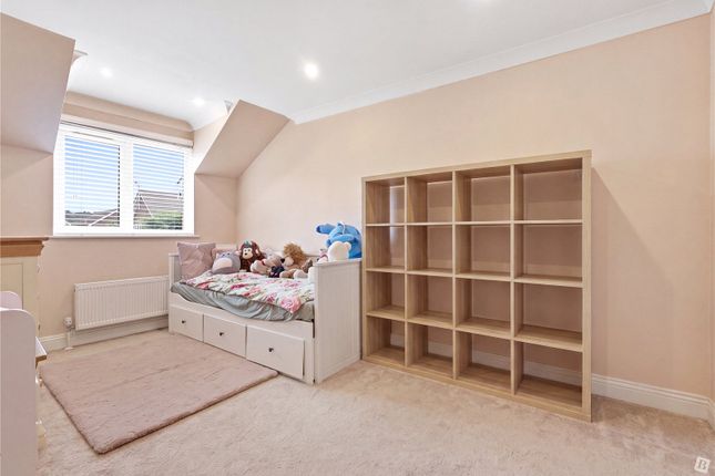 29, Saltcoats, Chelmsford photo 3